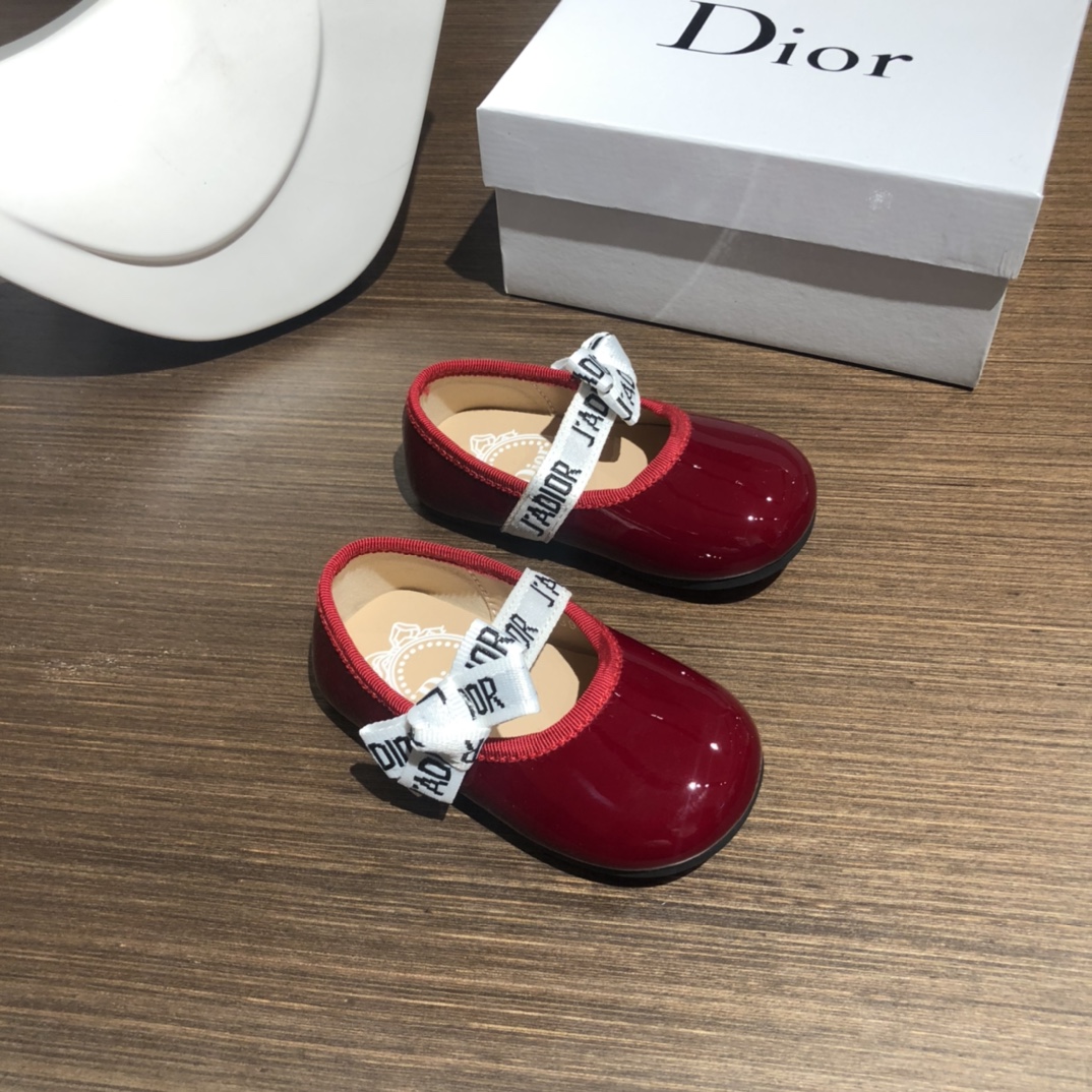Children's shoes child